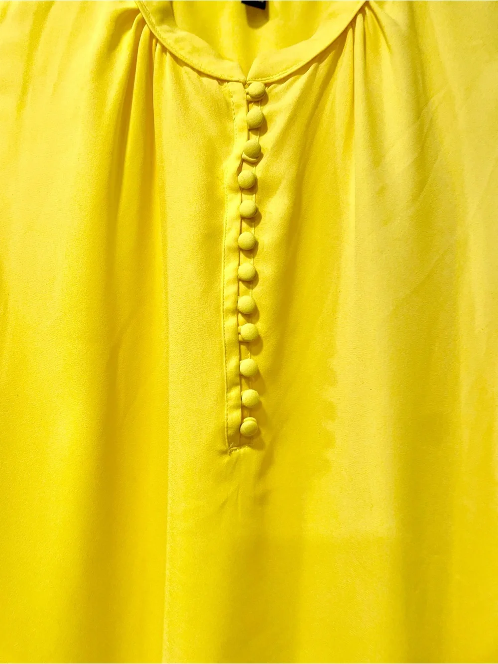 Banana Republic Bright Yellow Sleeveless Blouse Button Detail Top Size Medium - Picture 4 of 6